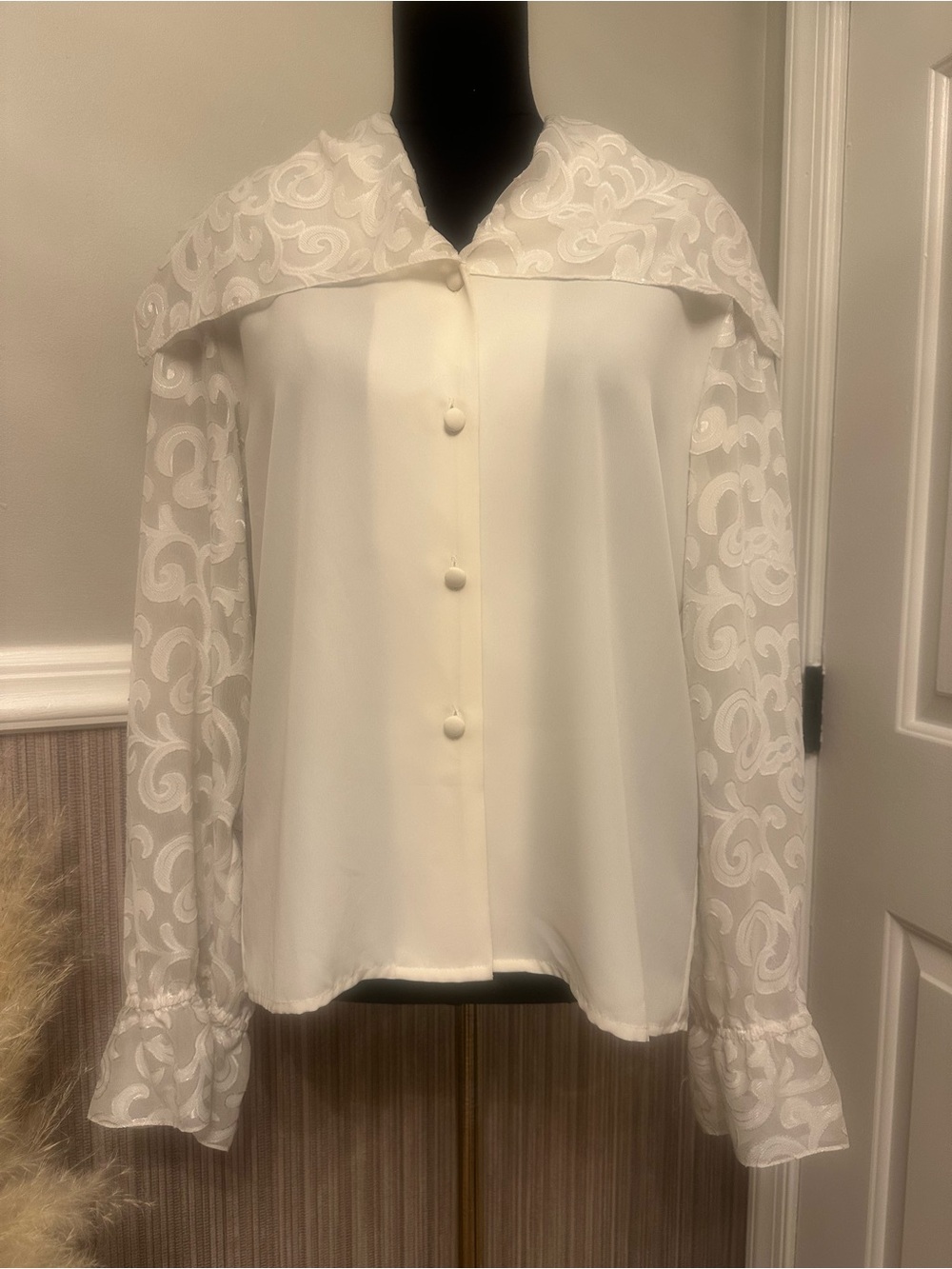Vintage Ilyssa Maxx Ivory Blouse Size 12 Sheer Embroidered Cape Collar